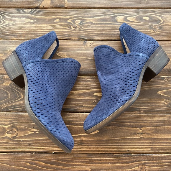 Lucky Brand Baley Navy Genuine Suede Leather Perforated Ankle Boots Size 6.5 - Picture 3 of 10